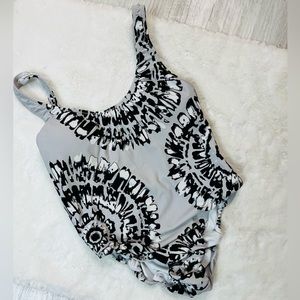 Ele Swims One Piece gray/black/white pattern swimsuit Large NWOT